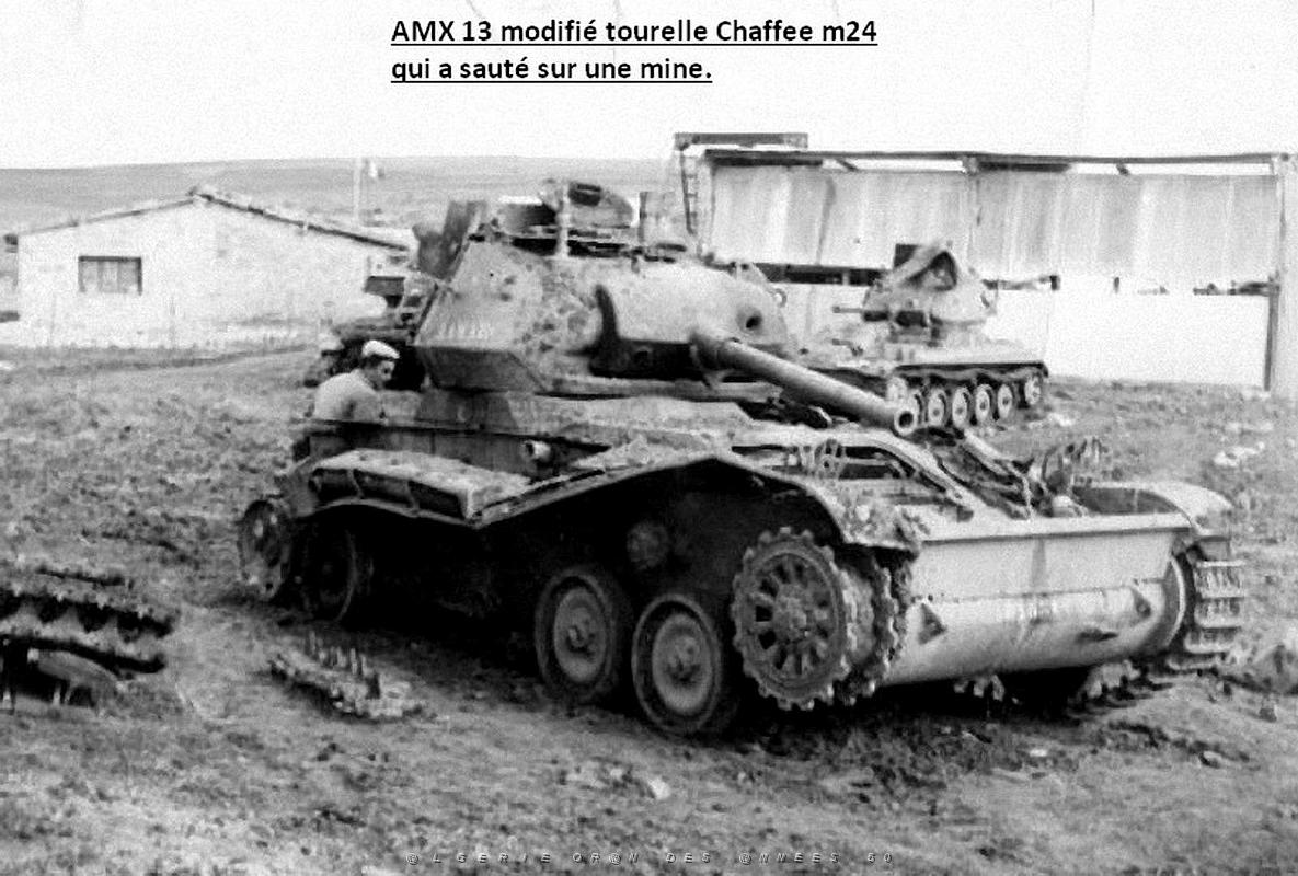 016- 9e Hussards - AMX-Chaffee saute sur une mine.jpg